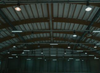 Best Garage Workshop Lighting UK 2026 — See What You’re Doing