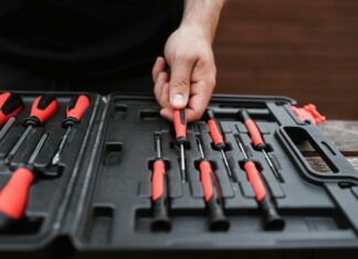 Best Screwdriver Sets UK 2026 — From Basic DIY to Professional Trade